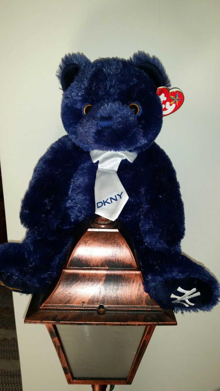 Yankee fans rare hope bear