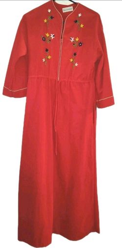 Vassarette Red Embroidered Floral Maxi Robe Size S