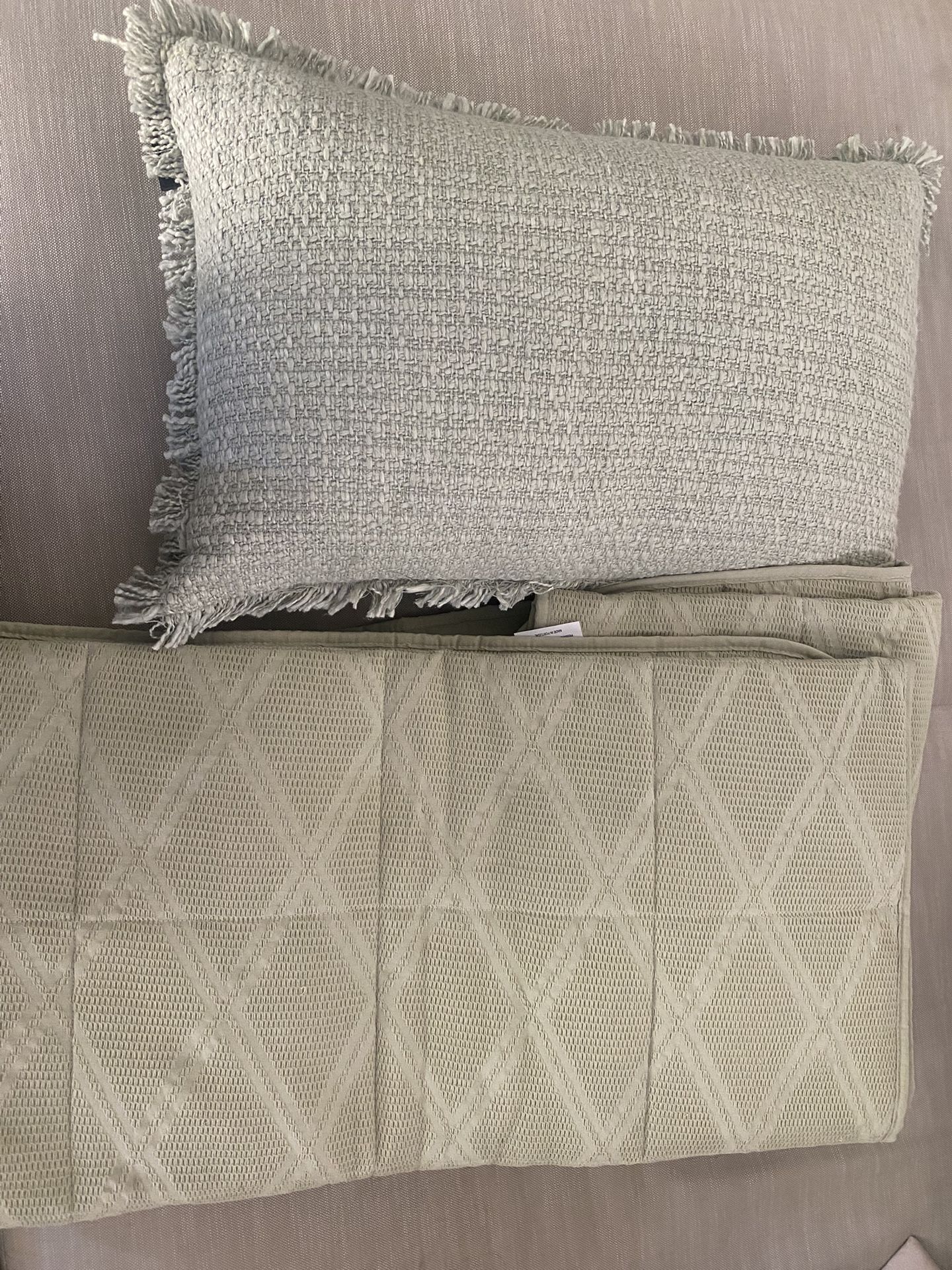 INUP Quilt and Nicole Miller pillow (NWT)