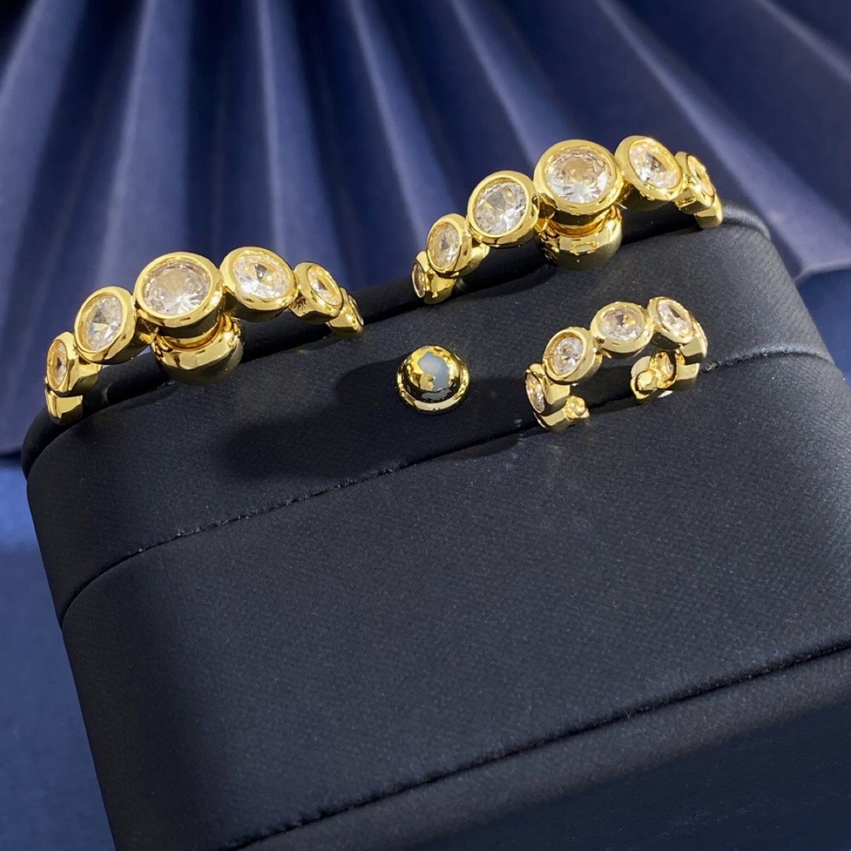 Fashion versatile must-have