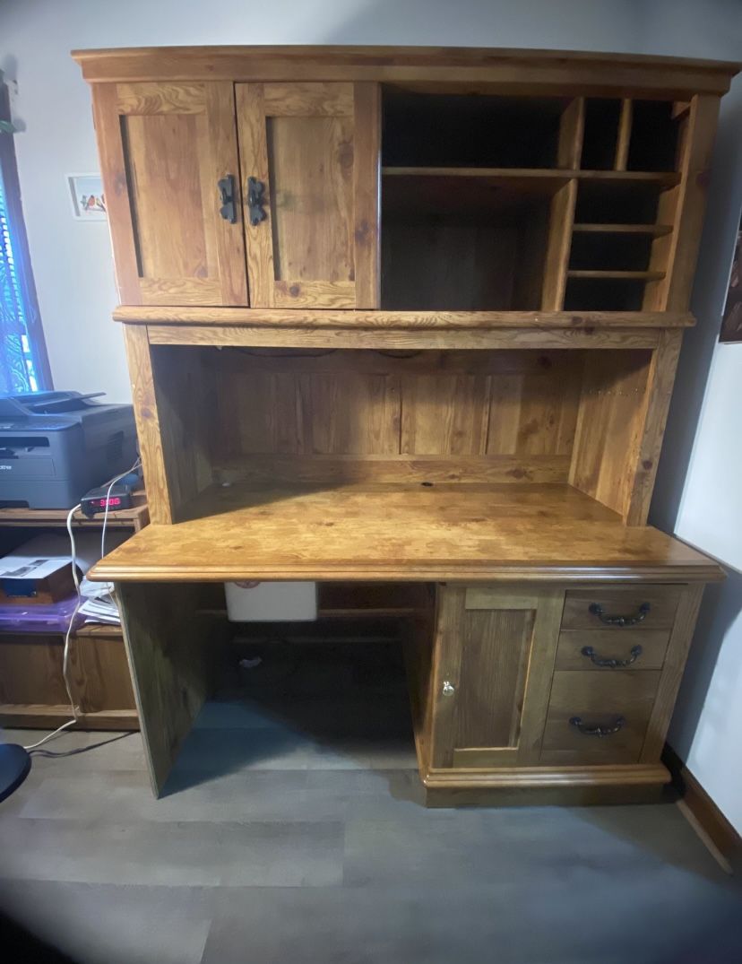 WOODEN DESK
