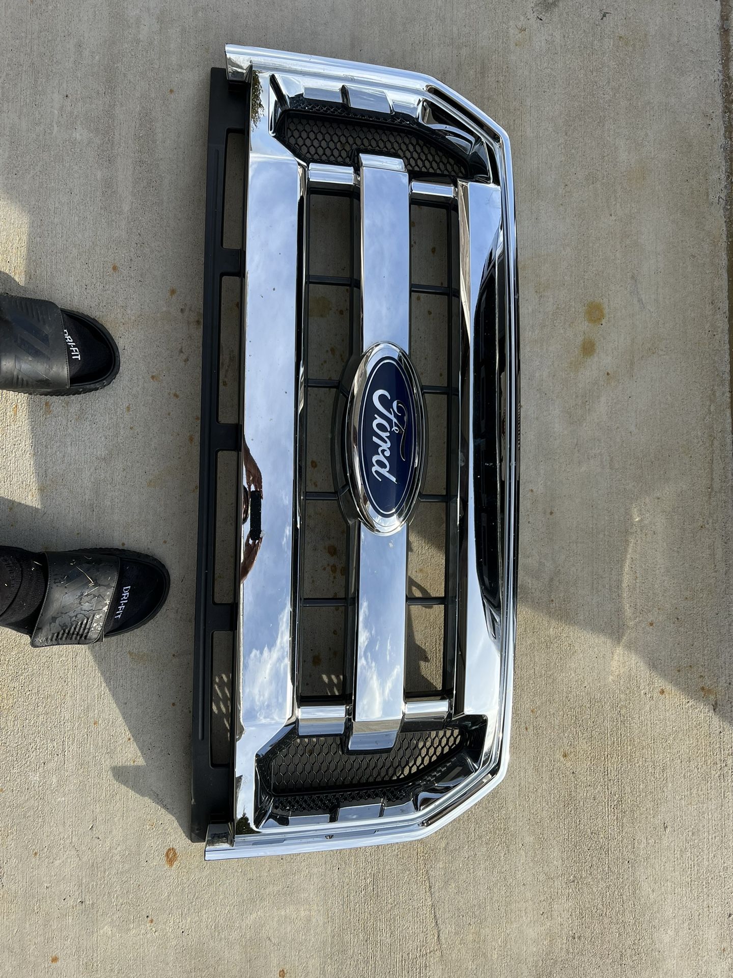 2016 F150 Xlt Front Grill Great Condition $50
