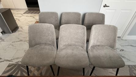 TOV FURNITURE SET OF 6 DINING CHAIRS – EXCELLENT CONDITION - delivery is negotiable