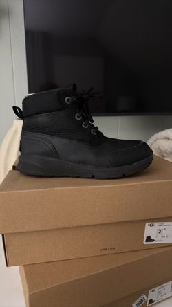 Little kids Ugg size 2