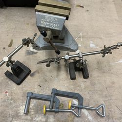 Vise And Aligátor Clamp Stands