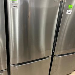 Vissani MDBF18SS 18.7 cu. ft. Bottom Freezer Refrigerator Q3