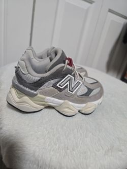 Used new balance 9060 sz 6c toddler