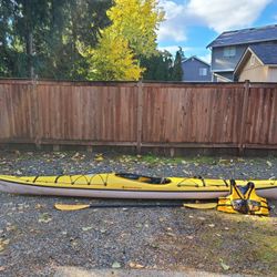 17' Ocean-going Kayak w 2 Oars & Life Vest