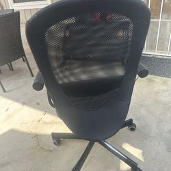 Desk chair like new.