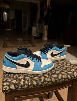 Nike Jordan 1 lows UNC size 11