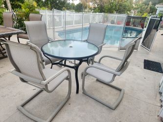 outdoor table and chairs 