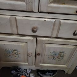 Dresser / Armoire 