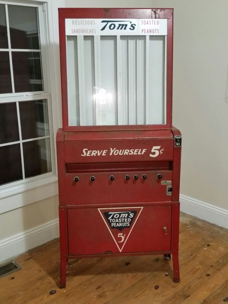 Tom's snack vending machine - vintage - in great shape