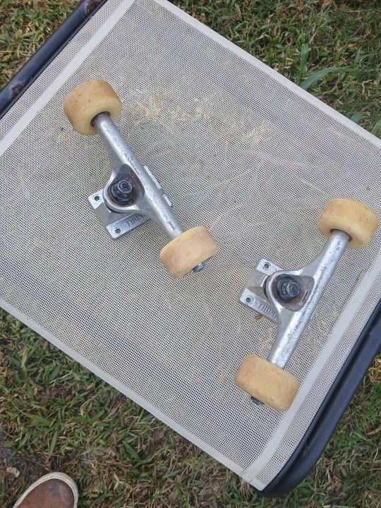 Thunder Trucks Set