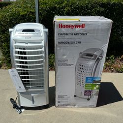 Honeywell CS074AE Portable Evaporative Air Cooler 