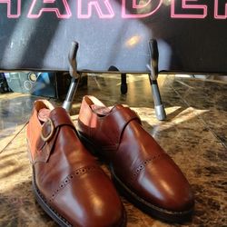 The Vintage Lazzari Mens Cognac Brown Leather Size 9 Made In Italy

The Vintage Lazzari Mens Cognac Brown Leather Size 9 Made In Italy Dress Shoes are