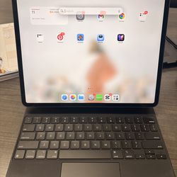 iPad Pro 4th Gen w/ Magic Keyboard
