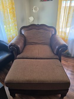 Oversized Armchair with Ottoman