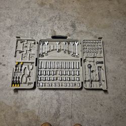 Incomplete socket set