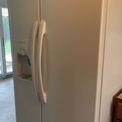Refrigerator 