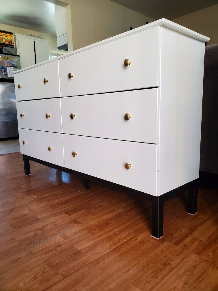 BEAUTIFUL WHITE OFF IKEA DRESSER LIKE NEW 