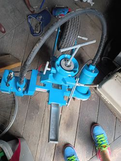 Football pitching machine
