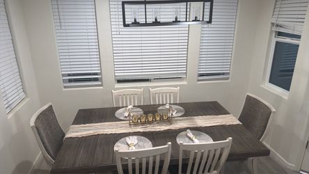 Almost brand new dining table