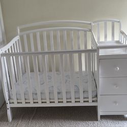 Dream On Me Casco 3-in-1 Mini Crib and Changing Table in White, Convertible Crib, Made of Pine Wood, Three Adjustable Mattress Positions