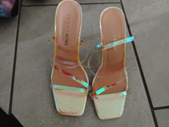 Fashion Nova Metallic Sz 6 Heels 