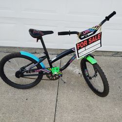 Bike Nice 💯 little Miss Match Bike 20 Inch Y'all Nice 👍 Bike 