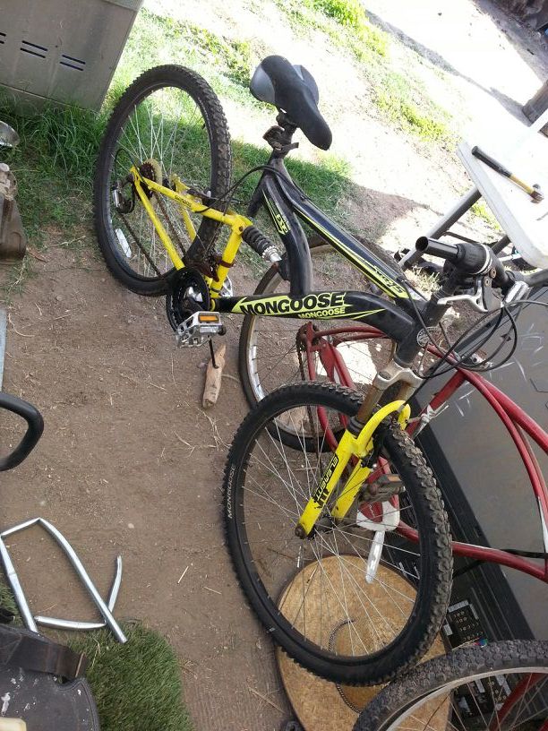 Mongoose XR15 26-inch 21speed mens mountain bike