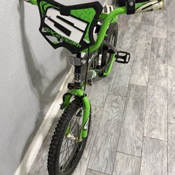 Dynacraft Suspect 16" Bike for Kids