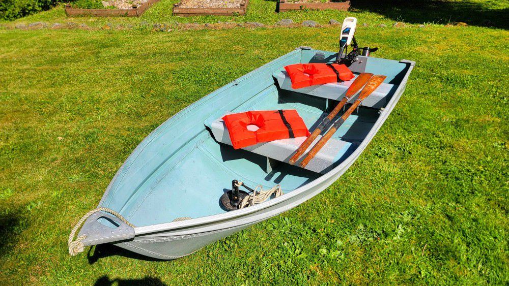 10' Aluminum SmokerCraft Boat With 27lb Thrust MinnKota Electric Motor(PENDING)