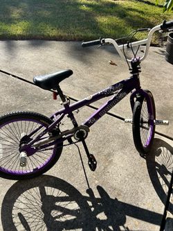 Mongoose Bike with pegs