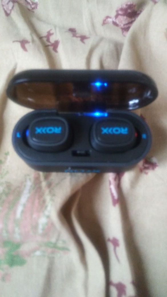 Roxx orbit earbuds