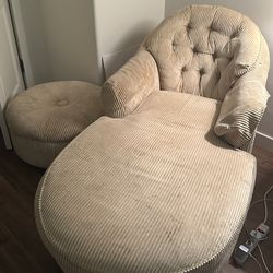 Chaise lounge with ottoman