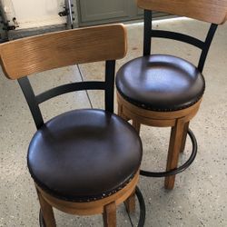 2 Bar Stools 
