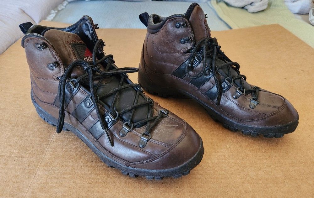 ADIDAS vintage mens trail hiking boots U.S. size 11.
Brown and black combination. Barely used conditions. Cash ๐ธ only, please. Front Door pick-up