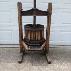Antique Iron & Wood Grape/Fruit Press (Extra Large)