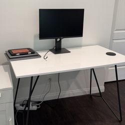 Metal Tube Desk – Charcoal - Urban Outfitters – $50 (Pickup Only)