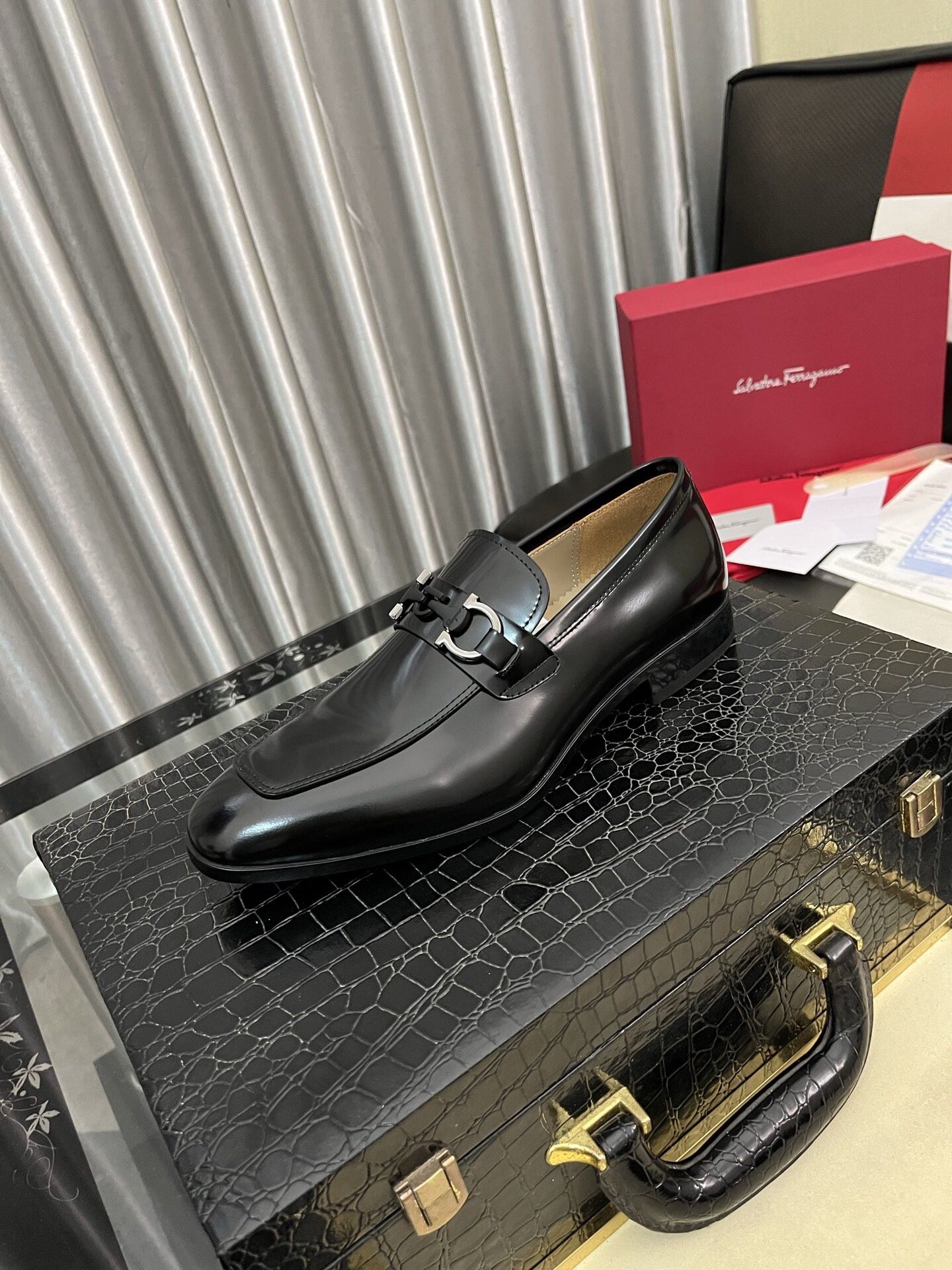 Ferragamo Men’s Leather Shoes With Box New