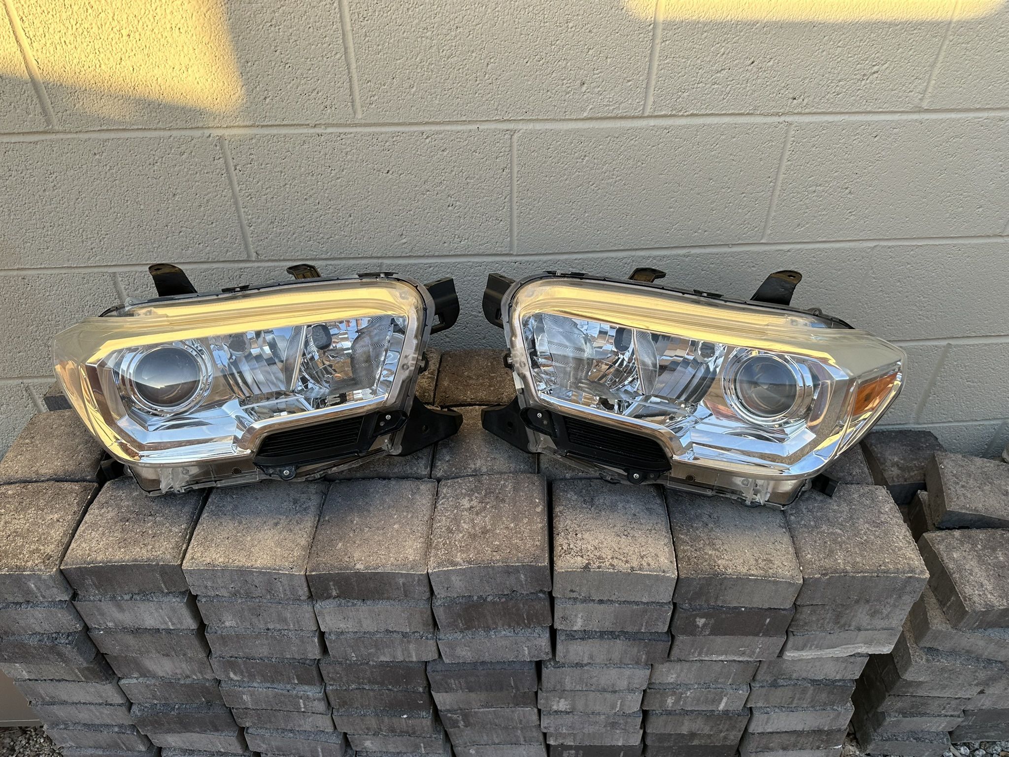 Toyota Tacoma Headlight 2016-2021, Toyota Tacoma Headlamp, OEM ORIGINAL TOYOTA LIGHT, MINT PERFECT CONDITION, $165 EACH SIDE