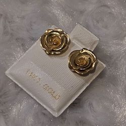 14k Gold Rose Earrings 🌹