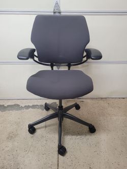 Humanscale Freedom Stool Office Chair, High chair for Adjustable Computer Desk