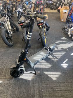 Okai ES800 Dual Motor Electric Scooter.