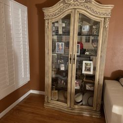 ARMOIRE 