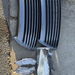 Toyota Camry 2015 Front Parts – Grilles, Headlight & Fog Lights – $150 