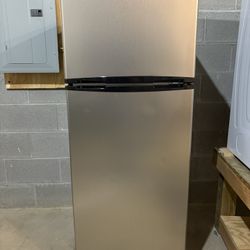 Mini Frigidaire Refrigerator 