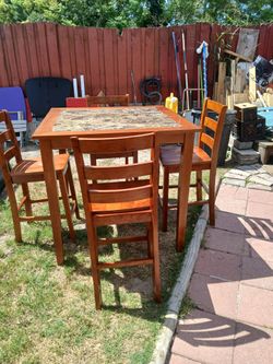 High Table w 4 Chairs