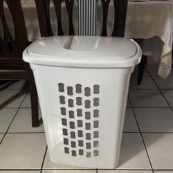 Sterilite Ultra Wheeled Hampter 